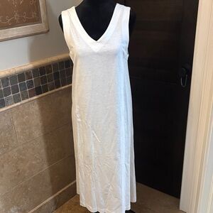 POL White V-Neck Sleeveless Dress